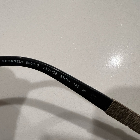 Stylish Black Sunglasses - Picture 6 of 10